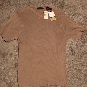 Metropolitan View Woman Shorts Sleeve V- neck Top